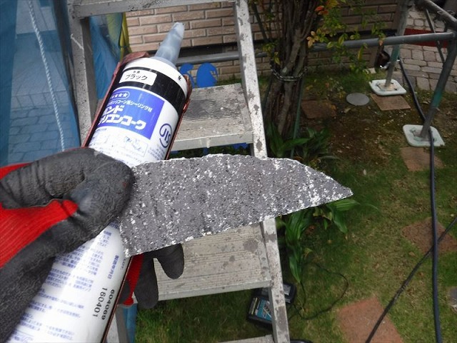 スレート板の割れたかけら